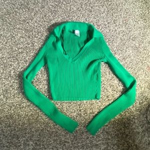green long sleeve crop top